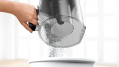 Bosch Serie 6 BGC41XSIL Staubsauger Zylinder-Vakuum Trocken 700 W Beutellos -Küchenutensilien Laden 98c17da0378b26542871b7a1b4a6c9bd