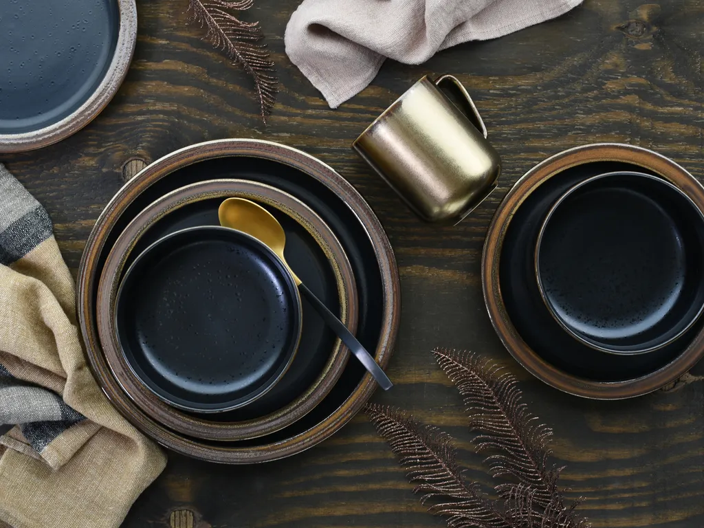 CreaTable 23592 Kombiservice Modern Industrial Für 4 Personen, Steinzeug, Schwarz/gold (1 Set, 16-teilig) 3 CreaTable 23592 Kombiservice Modern Industrial Für 4 Personen, Steinzeug, Schwarz/gold (1 Set, 16-teilig)