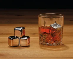 Whisky Geschenk-Set Mit 2 Gläsern, Eiswürfeln Aus Edelstahl, Zange, Samtbeutel In Einer Schönen Holzbox -Küchenutensilien Laden c35d68c3437388441d1681e52ad6adec
