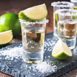 Shotgläser Set 12 Gläser Inklusive Ausgießhilfe -Küchenutensilien Laden d5489ecfcbf179099ce0ff65c8561628